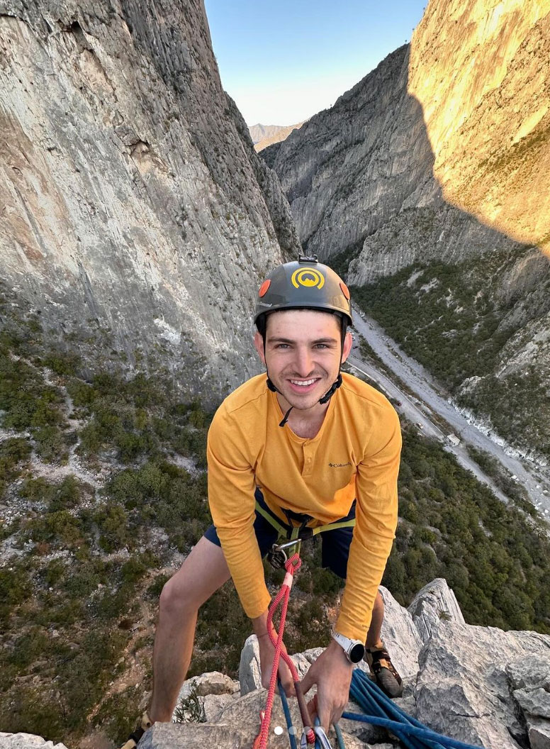 Javier Díaz climbing outdoors