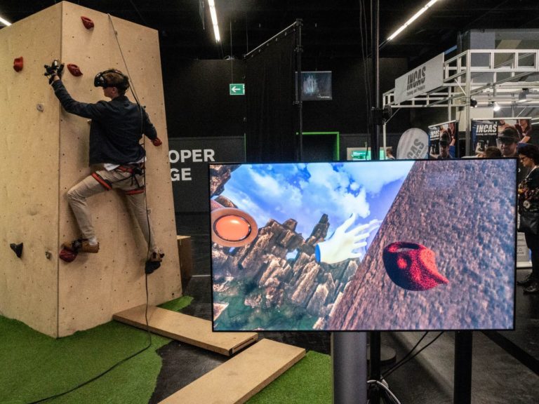 VR Climbing Game in Your Gym